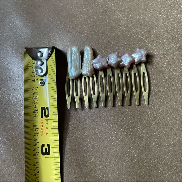 Genuine freshwater pearl brass hair comb. One of a kind ✨ gold white pink - Picture 6 of 6